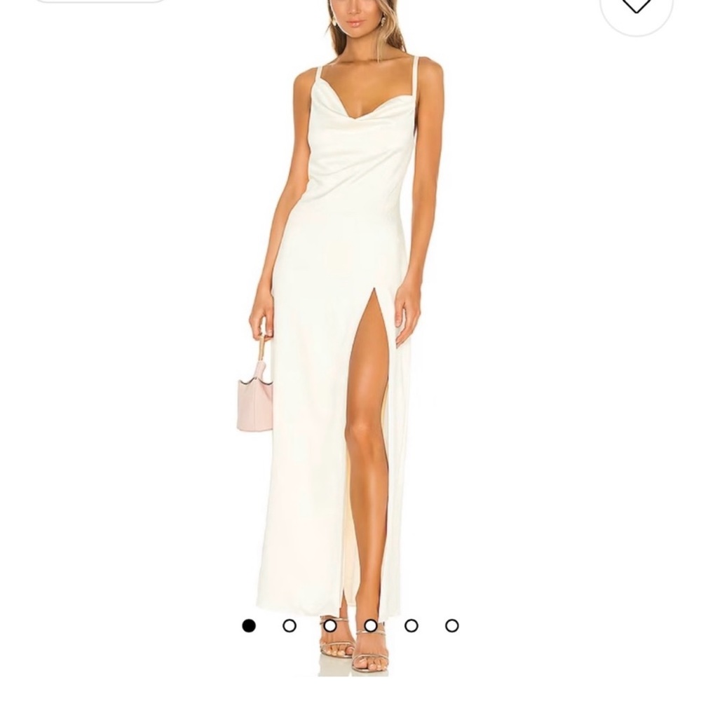 Beautiful dress! Didn’t and up wearing for my wedding